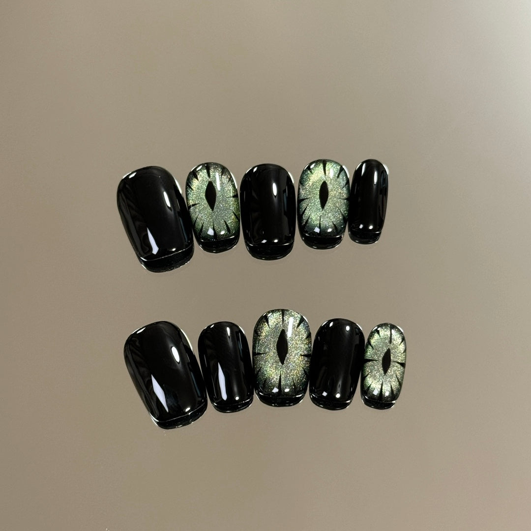 2. Short round Halloween nails with highquality adhesive for secure wear.