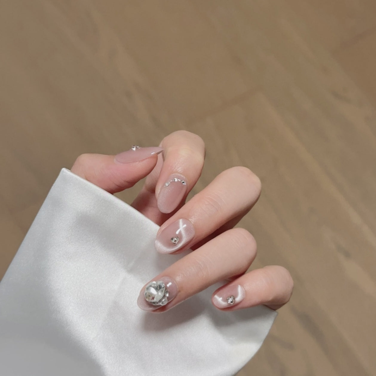 2. "Short Round Nails with Sparkling Diamond Accents for a Chic Statement"