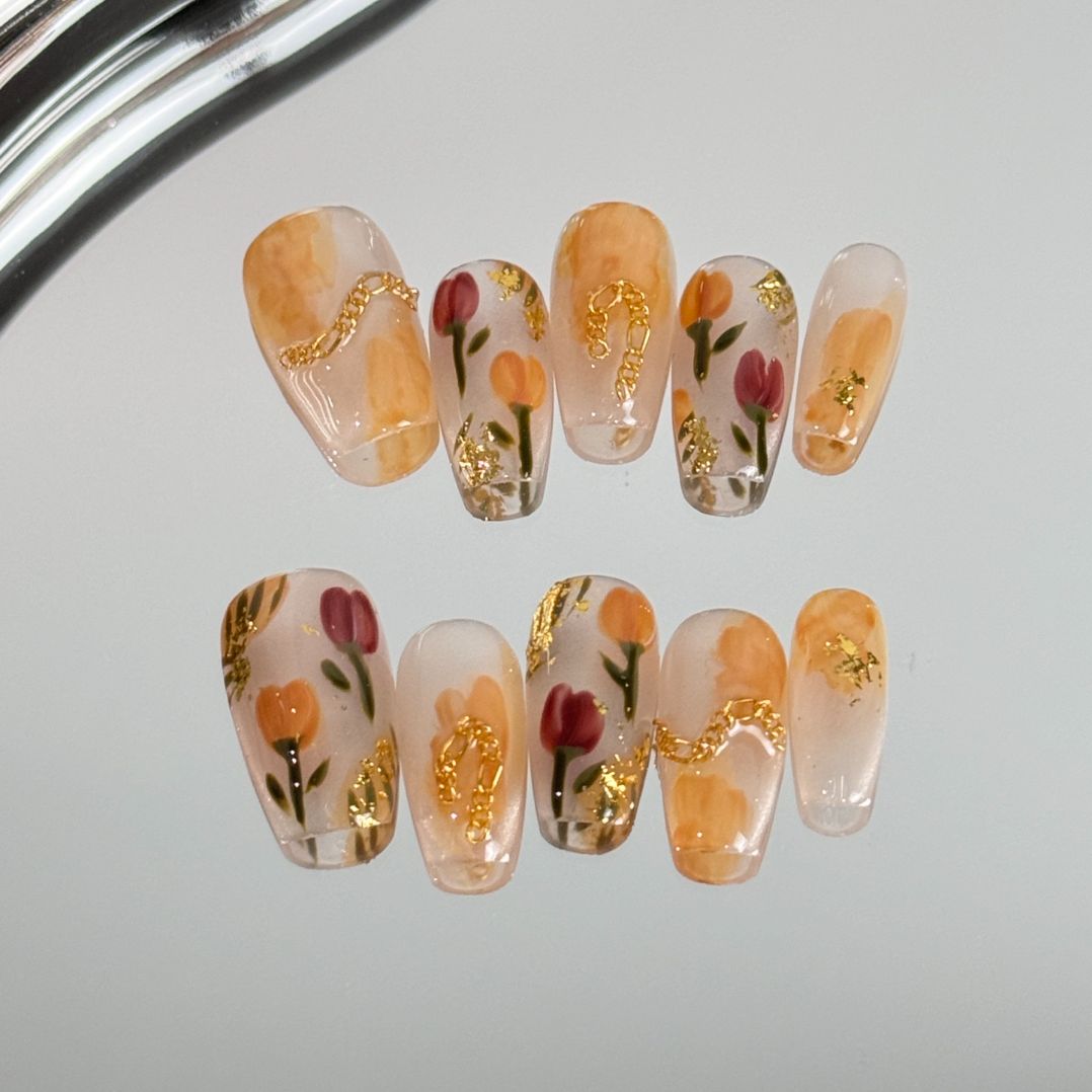 1. "Stylish PressOn Coffret Flower Nail Art with Dangling Chains for a Glamorous Look"