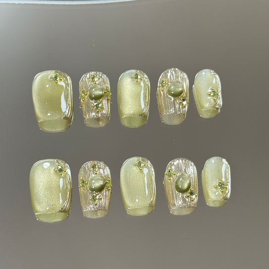 Summer Vibe Green Short Round Cat Eye Press on Nails Vintage Buccellati Nails Luxury images_1