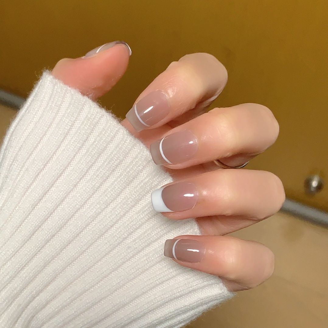 High-quality French Tip Press-ons with Ombre Color Short Coffin Simple Design Nails